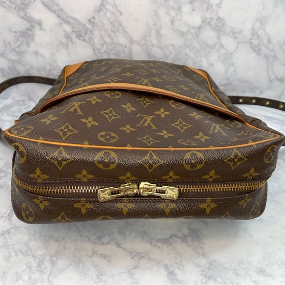 Louis Vuitton Monogram Danube GM crossbody Largest Size - Picture 13 of 15
